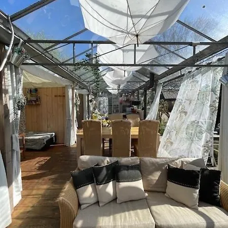 別荘 Vrijstaande Glamping De Kas Hank
