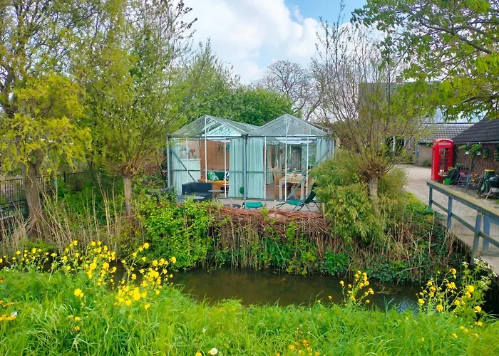 Holiday home Vrijstaande Glamping De Kas Hank