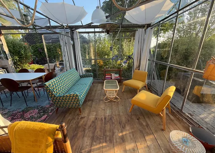 Holiday home Vrijstaande Glamping De Kas Hank